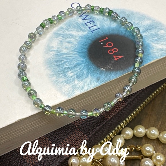 Green Aura Quartz beaded bracelet/problem solving/Capricorn/super dainty - Picture 1 of 3